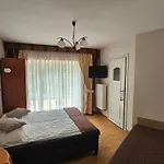 Lesniczowka 18 *