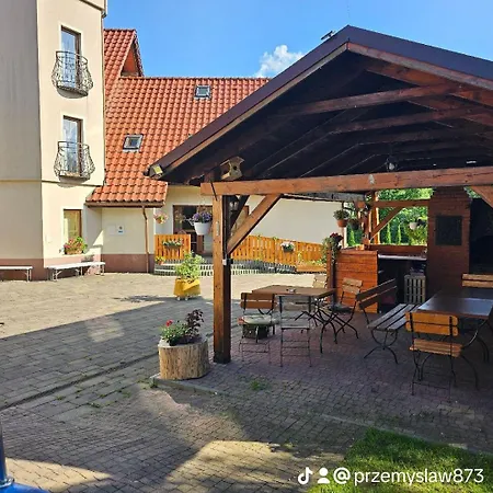 Lesniczowka 18 *