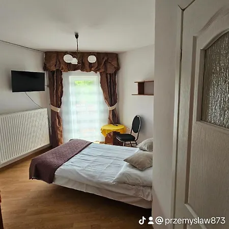 Lesniczowka 18 *